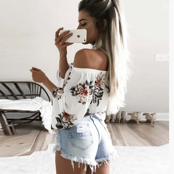 🌸HOST PICK Off The Shoulder Top🌸 - Picture 3 of 3